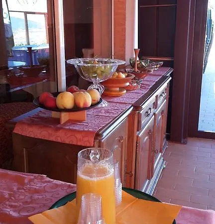 Alojamento de Acomodação e Pequeno-almoço Mola Corbara (Campania)