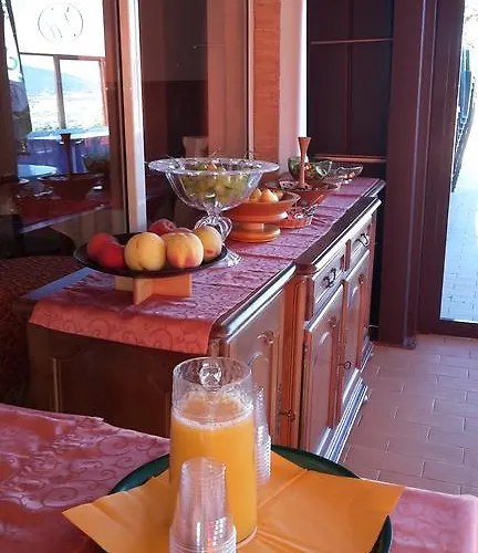 Alojamento de Acomodação e Pequeno-almoço Mola Corbara (Campania)